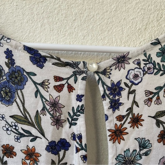 H&M short sleeve floral print casual jumpsuit in cream - Picture 8 of 9